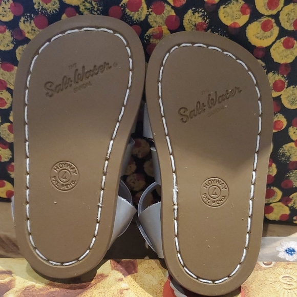 Salt Water Sandals by Hoy Silver Sandals Sleek Design - Picture 4 of 7